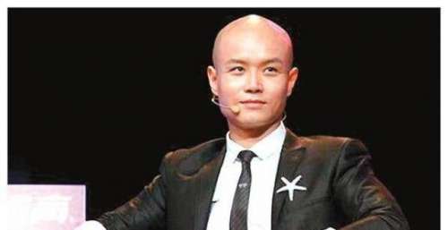 曾侮辱金星，强吻谢娜，因耍酒疯“身败名裂”，45岁乐嘉如今怎样
