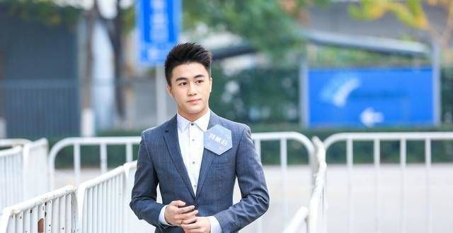 赌王之子何猷君人生的第一台iPhone却是家中保姆送的