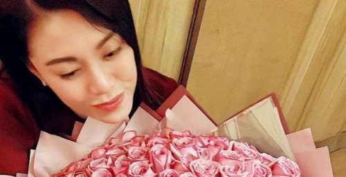 43岁廖碧儿疑迎来新恋情，生日收大束玫瑰，曾被曝遭百亿富豪退婚