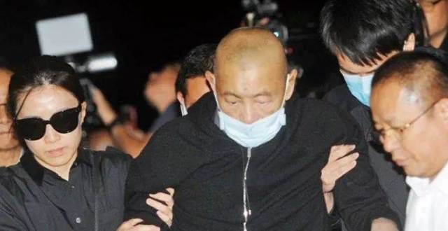 再见了，刘銮雄，70岁退居幕后，甘比已掌握家族60％财产