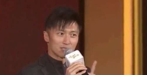 谢霆锋花1000万买股票，从国货代言人变股东，合影气场不输总裁