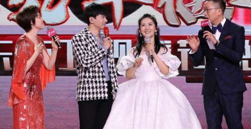 谢娜和张杰将在东方卫视合体，穿白色纱裙很端庄，再献唱女儿