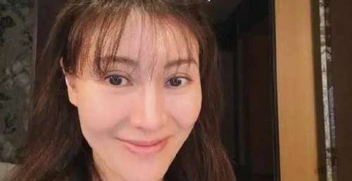 李嘉欣晒近照遭吐槽，和年轻的时候的样子，网友：判若两人