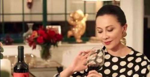 刘嘉玲被曝售卖近两亿上海豪宅，装修太奢华，手中仍握十套房
