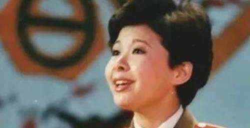 歌手董文华：事业巅峰坚持生下孩子，我不能让丈夫等太久