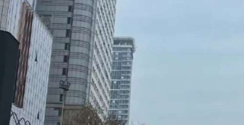 赵文卓被诬陷飙车被抓，网友帮辟谣，陈小春张智霖变交警指挥交通