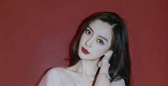 Angelababy娜举照好飒，漫野寻踪剧照帅翻了