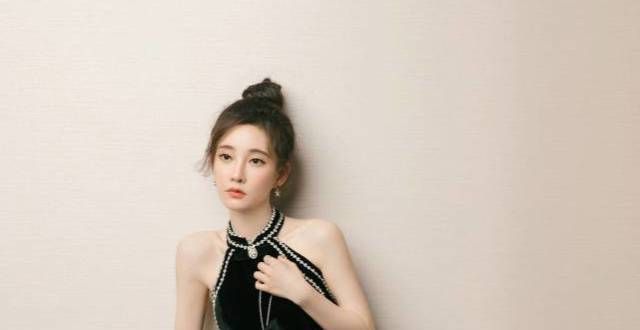 冯提莫以主持身份出席活动？功底深厚获得一致好评