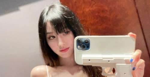 李靓蕾登上《新周刊》，被评为杰出女性，与航天英雄齐名惹争议