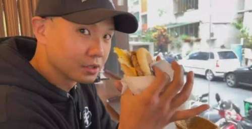 王力宏李靓蕾好友集体不站队，黑人陈建州开心吃汉堡，侯佩岑晒包