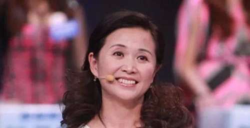 情感导师黄菡：表白被拒两次，倒追丈夫恩爱30年