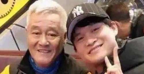 从喜剧演员到酒懵子，小沈龙再三挑战观众底线，把粉丝当“韭菜”