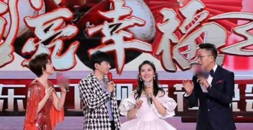 东方卫视彩排现场照曝光 曹可凡唐嫣丁禹兮等同台主持
