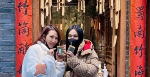 张淇老婆晒与蔡少芬合照，两位嫂子一起逛街吃美食，玩得超开心