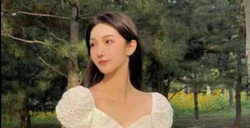 李靓蕾被评为“中国十大女性”，与道德模范齐名，周扬青或许不服