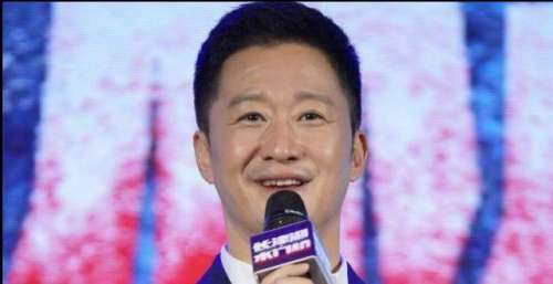 张艺谋发言味太重，他根本不怕吴京电影，《狙击手》已发起攻势