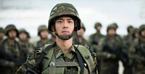 肖战反派角色被期待，芒果1天2次发文称赞，《王牌部队》成征兵宣传片