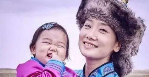 凤凰传奇玲花：从草原来的姑娘，人红不忘本，做老百姓喜爱的歌手