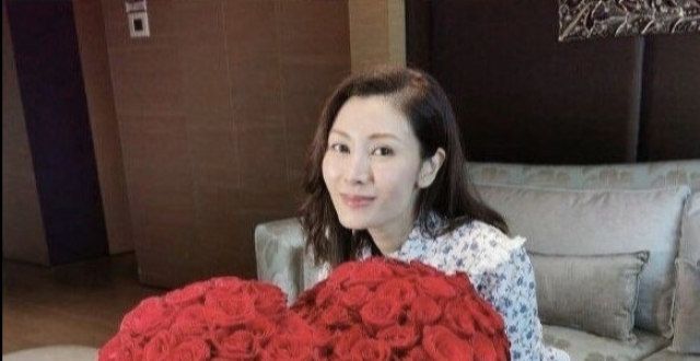 李嘉欣病情太突然，此前与何超琼出席同场活动，还能否闪耀豪门圈