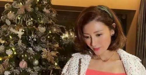 李嘉欣自曝进ICU抢救48小时！双手插满针管，躺病床脸部浮肿憔悴