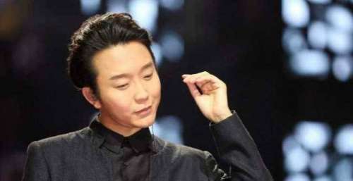 被王菲粉丝追着骂，连续六年上被拒，只因李玉刚说了句实话？