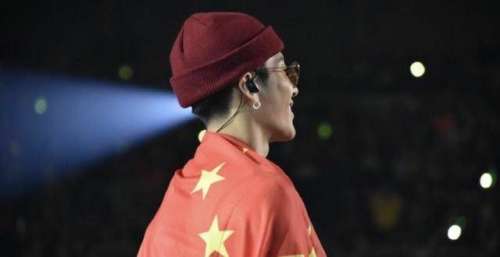 GOT7全员隔空同框庆祝出道8周年，网友：怎么不见王嘉尔？