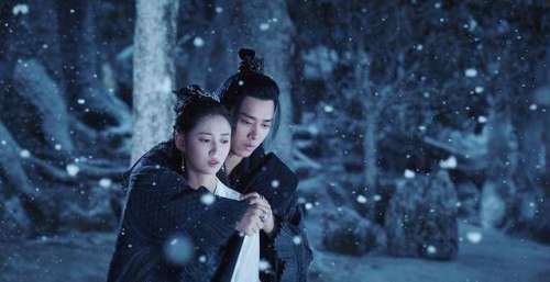 《镜双城》首播被嘲，李易峰发福，陈钰琪演技尴尬，两人毫无cp感