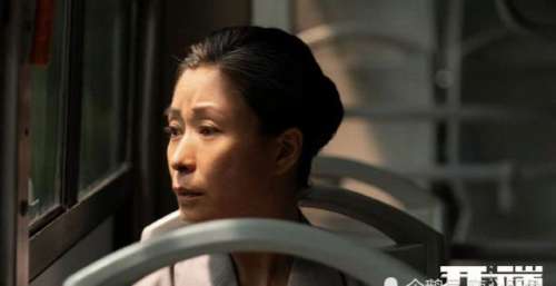 《开端》李诗情为救乘客反，网友：一车冷漠的人值得救吗？