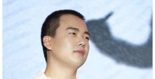 沙溢向郭德纲“示好”了？与郭麒麟的合照，却暴两人真实关系
