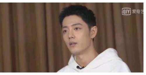 肖战“上班”照发布，连蝴蝶都依恋肖战这颗“星星”