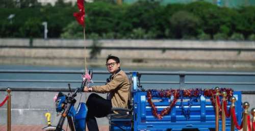 《麻花特开心》打造“国民综艺”，用喜剧观照普通人生活
