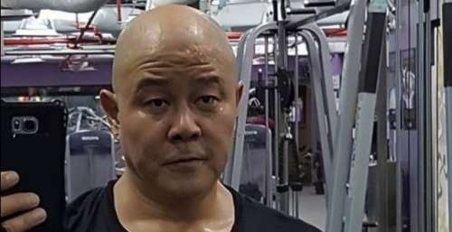 著名男星息影16年近照曝光！转行做餐饮，身材健硕至今仍是单身
