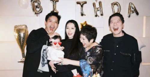 向佐为妈妈老婆庆生 网友：郭碧婷肚子大了