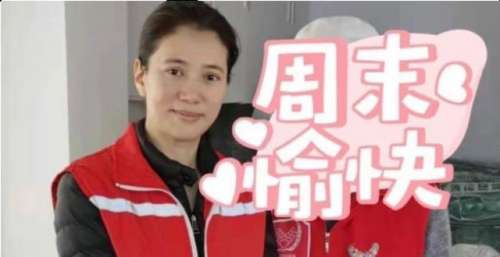 51岁袁咏仪在深圳当义工，打扮朴素颜值似路人，毫无明星架子