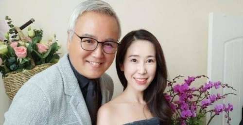 林瑞阳与20位女代理商合影曝光，亲脸坐大腿成日常？