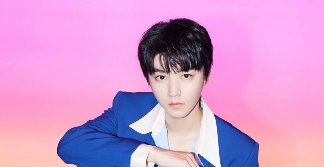 电影《刺猬》杀青，王俊凯齐刘海配校服很青春，导演和男主是亮点