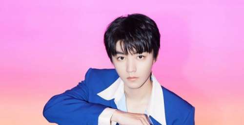 电影《刺猬》杀青，王俊凯齐刘海配校服很青春，导演和男主是亮点