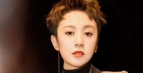 春节档马丽携两部影片参赛，首位百亿票房女演员会是喜剧女王吗？