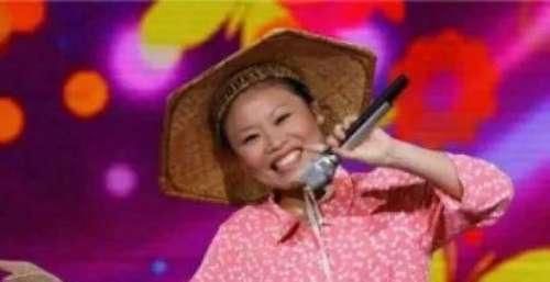 “草帽姐”徐桂花现状，低调农妇到高调贵妇，她才是现实的那一个