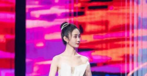 鳕熊主持2022虎牙盛典 非凡之夜惊艳亮相