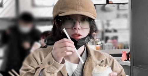 华晨宇最新吃播掉落，网友戏称为《这个时代不能没有华晨宇》续集