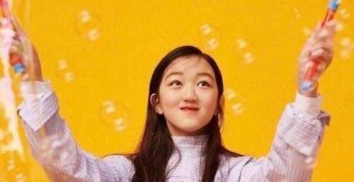 王菲女儿嘴唇手术花费几百万，如今嘴好了，为什么脸却越来越怪了