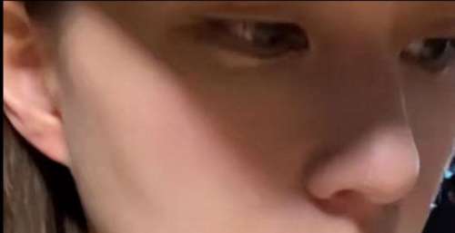 何超莲带窦骁吃大排档，脖子草莓印抢镜，疑似曝光赵雅芝小儿子恋情