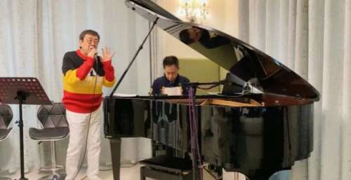 胡枫庆90岁生日，眉毛花白身体硬朗，自曝不想退休仍为演唱会排练