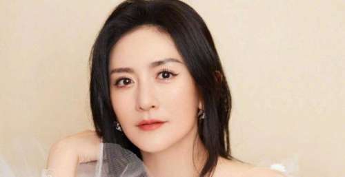 谢娜晒与何炅背影合照，高调官宣回归，网友：快乐又回来了
