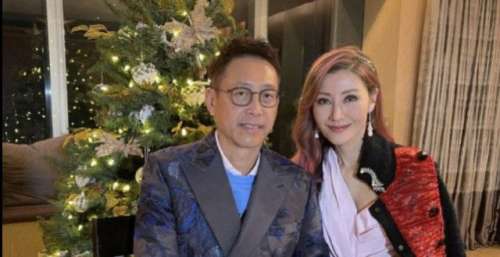 51岁李嘉欣病愈后参加聚会，与姐妹捧蛋糕合照，浮肿已消退重现瓜子脸