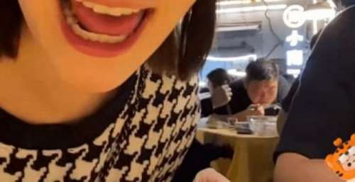何超莲带男友窦骁吃大排档 赵雅芝小儿子黄恺杰现身饭局