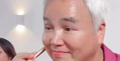 林瑞阳近况曝光，现身拍视频卖面膜，笑容满面丝毫风波不受影响