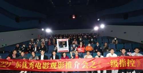 廖启智遗作《一级指控》再现律政片风采，广东放映全场鼓掌致敬“智叔”