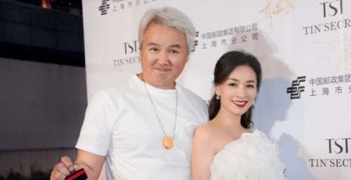张庭公司再次营业，林瑞阳现身卖面膜，满脸笑容宛如名媛贵妇